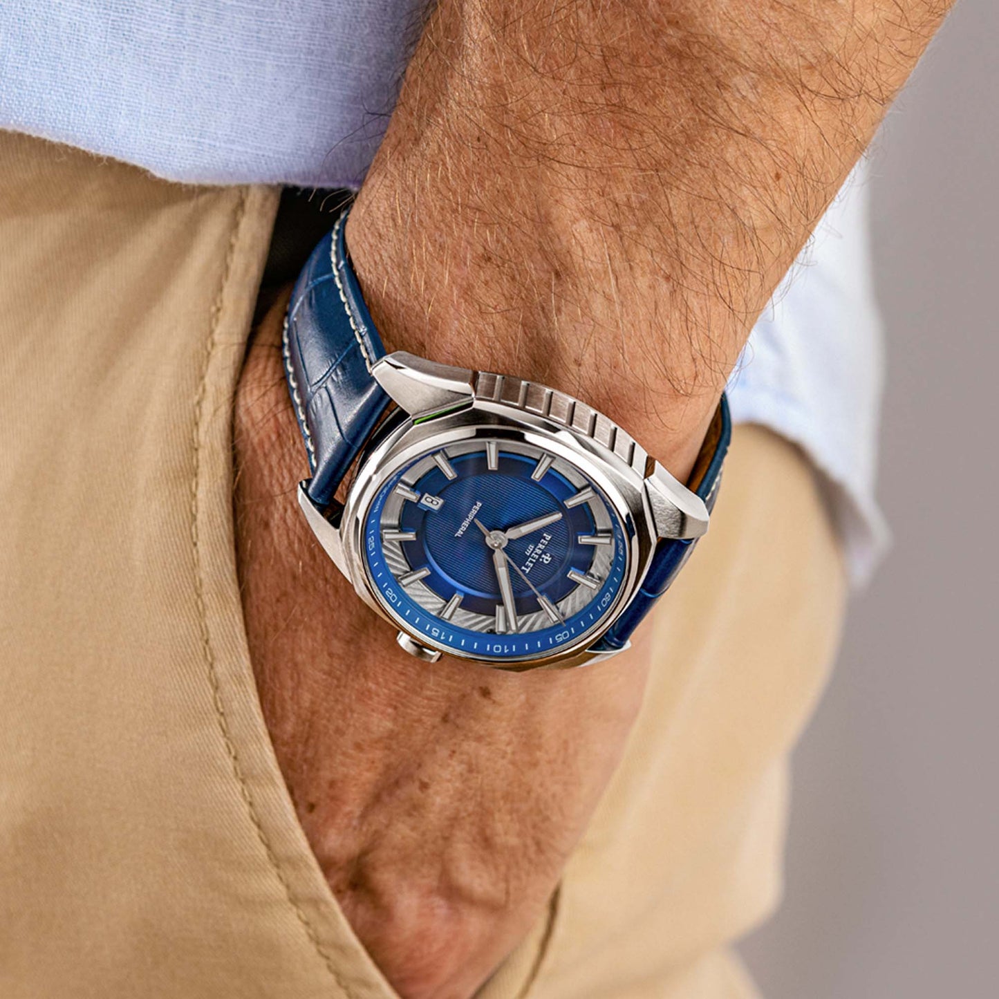 Perrelet LAB Peripheral A1100/4 3 Hands Blue—where contemporary architecture meets horology. Featuring a vivid blue dial and signature peripheral rotor.