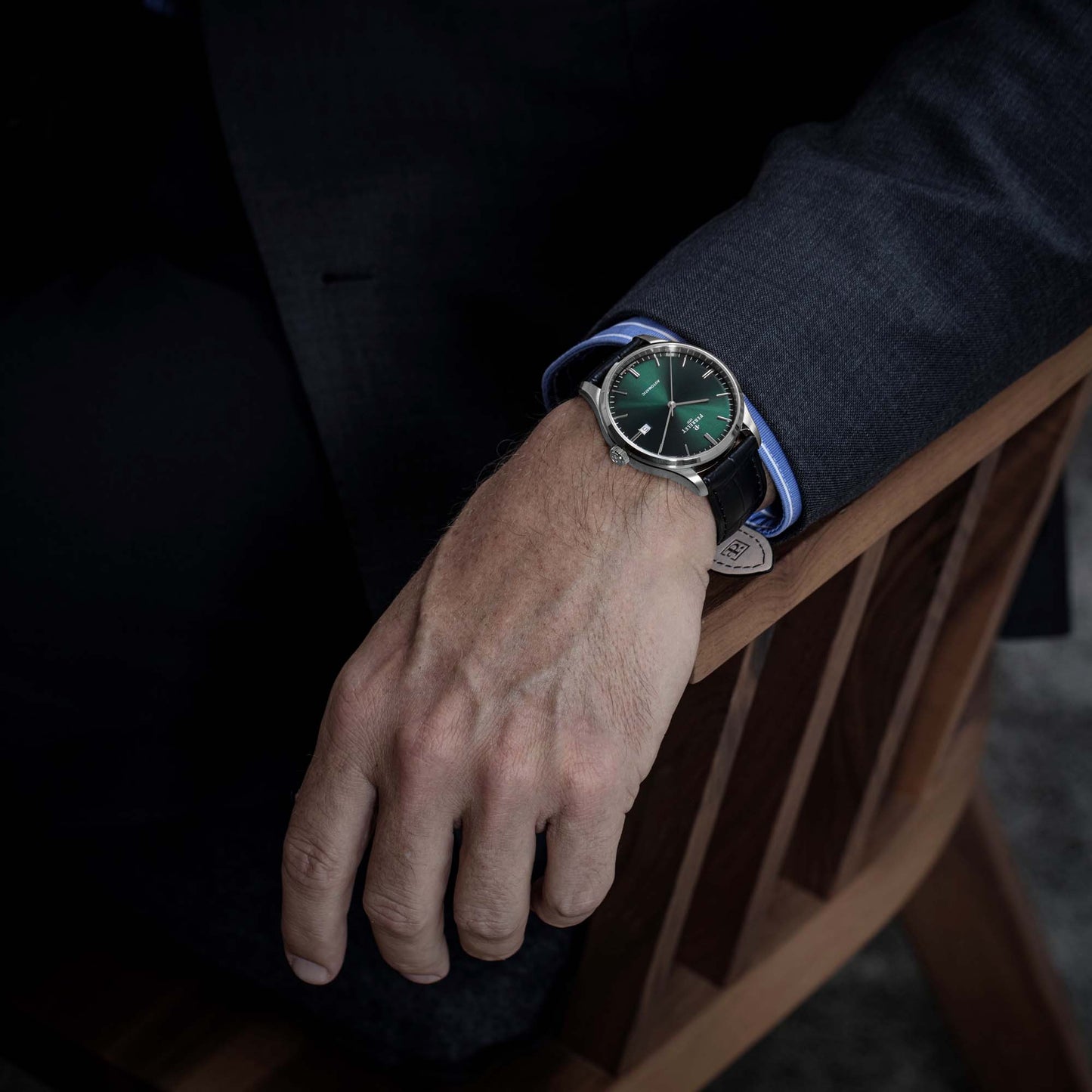 WEEKEND A1300/A by Perrelet brings timeless design and a striking green dial to the forefront of everyday luxury.