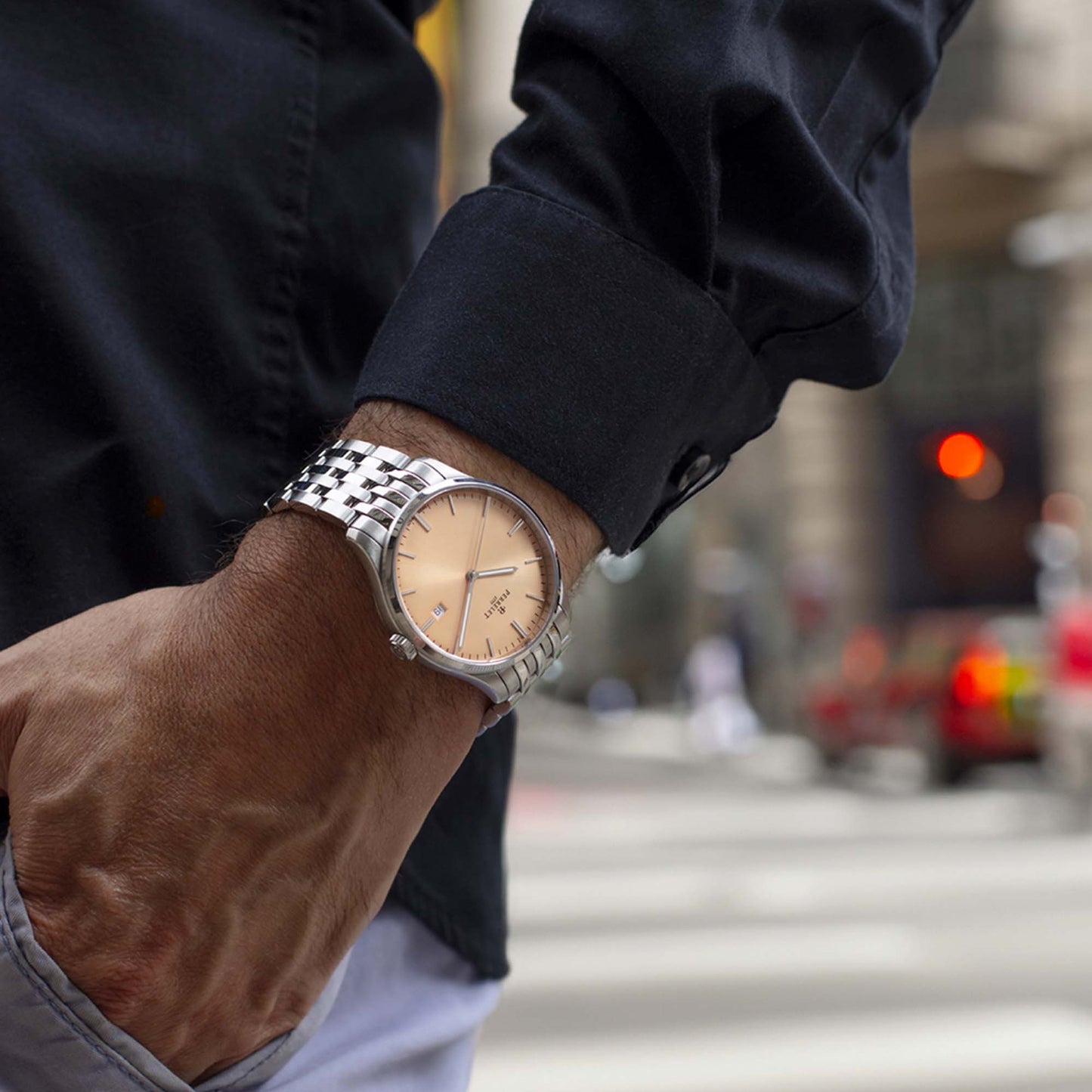 Elevate your collection with the Perrelet A1300/F salmon dial – a modern classic with timeless charm.