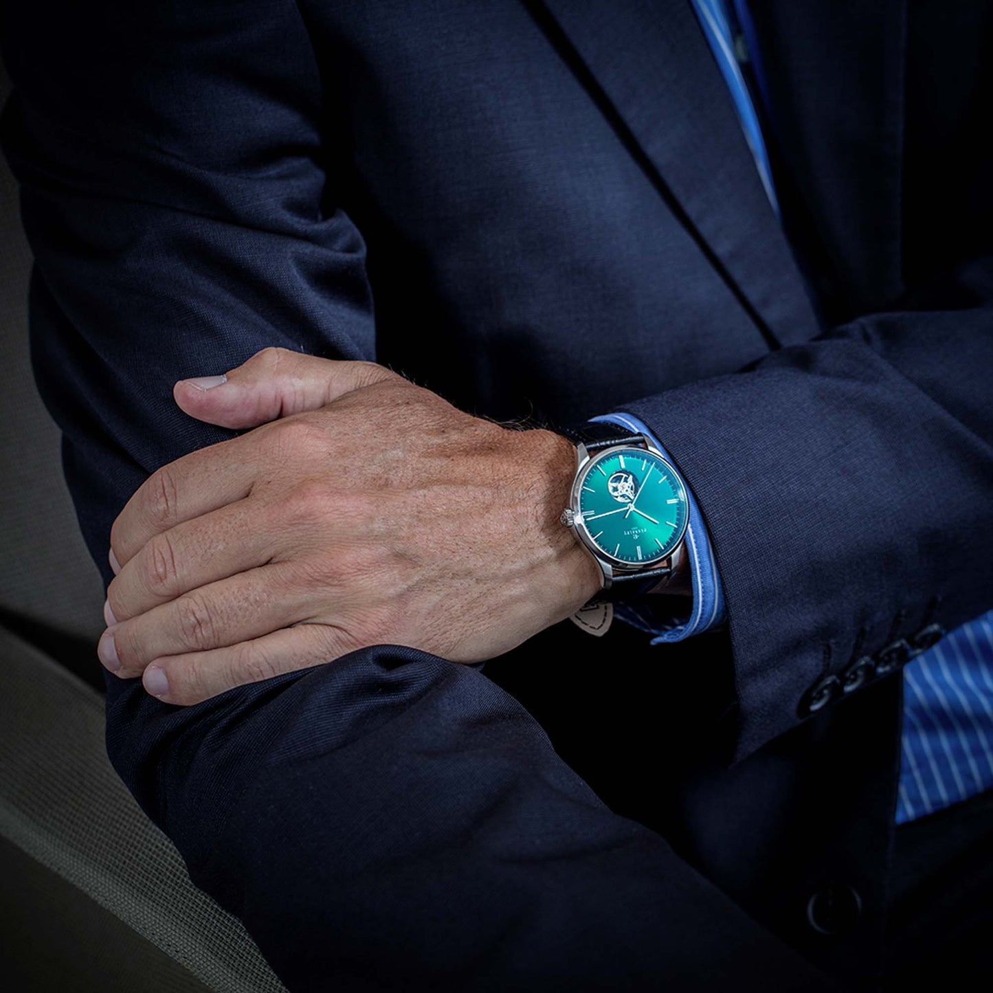 WEEKEND Open Heart A1302/8 pairs a bold green dial with visible mechanics and a matching strap – captured in stunning detail.